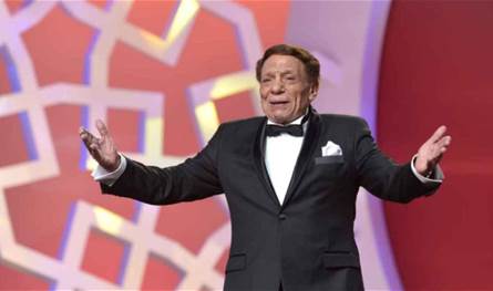 وأخيراً.. عادل إمام يعود للأضواء بعد 15 عاماً من الغياب!