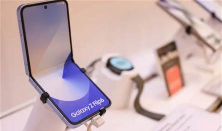 لخفض التكلفة.. شركة &quot;سامسونغ&quot; تلجأ لتحول كبير في &quot;Galaxy Z Flip 7&quot; القابل للطي