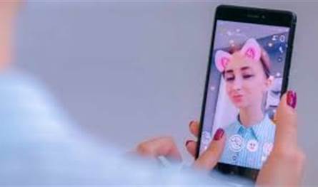 أدوات قاتلة بين يديكم... احذروا &quot;فلاتر التجميل&quot;!