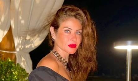 أطلت بدون مكياج... فنانة شهيرة تستمتع بعطلتها الصيفية (صور)