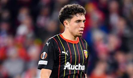 نائل العيناوي يحسم مستقبله مع منتخب المغرب