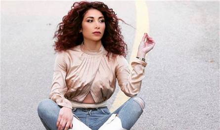 بإطلالة لافتة.. أمل طالب تغير لون عيونها وهكذا بدت (فيديو)