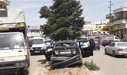 حادث سير بين 3 سيارات على أوتوستراد زحلة - شتورا.. وسقوط إصابات (صور)