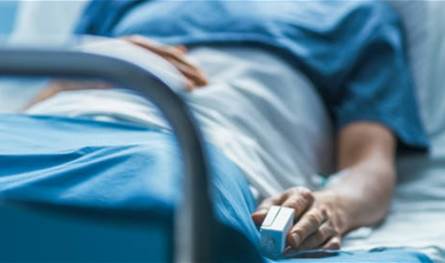 أصيب بمرض نادر أدى إلى بتر قدميه.. وفاة نجم عربي عن 42 عاماً (صور)