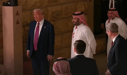بالفلكلور السعودي &quot;السامري&quot;.. الدرعية تستقبل ترامب بحضور ولي العهد السعودي