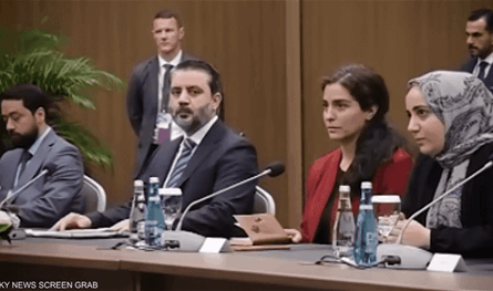 سيدة ترافق وزير الخارجية السوري.. من هي؟