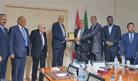 المركز العربي للبحوث القانونية والقضائية  كرّم الوزير خوري بحضور نصار