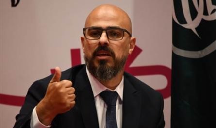 عامر جلول يوقع كتابه &quot;صراع الهويات والجدل التاريخي&quot; في معرض الكتاب