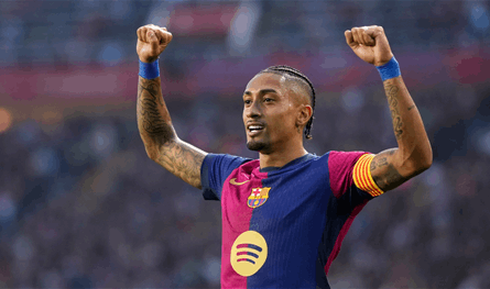 هل سيُكمل رافينيا مشواره في برشلونة؟