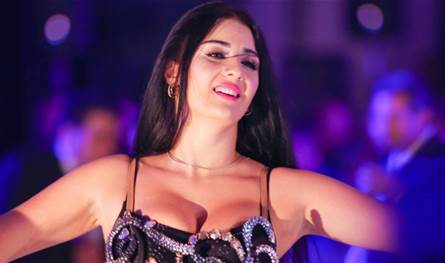 هل اعتزلت صافيناز الرقص الشرقي وارتدت الحجاب؟ (صورة)