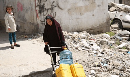 في غزة... مئات الآلاف يتضورون جوعاً