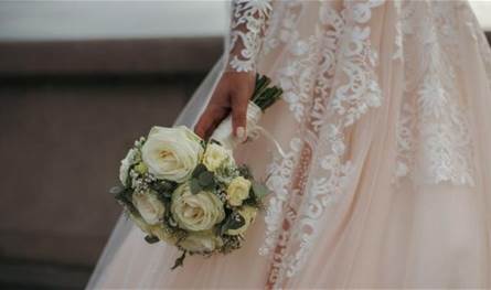 العروس هربت من الغرفة باكية.. &quot;نجمة&quot; تُفسد حفل زفاف ابنها فماذا فعلت؟!