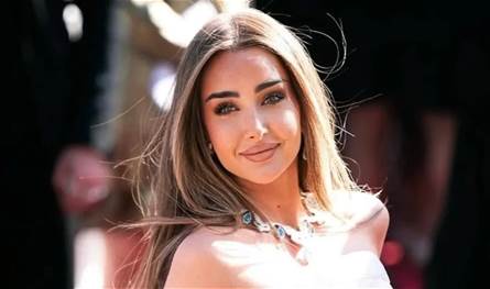 بفستان قصير جدًا... إطلالة جديدة لممثلة معروفة والجمهور: &quot;بتصغر مش بتكبر&quot; (صور)
