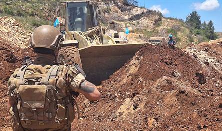 بالفيديو: الجيش يسقط علم غولاني.. ويعود إلى موقعه في عيتا الشعب