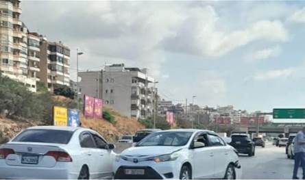 حادث سير على اوتوستراد خلدة - المسلك الشرقي وزحمة سير خانقة في المحلة