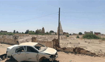 في دولة عربية... القبور تغزو الشوارع (فيديو) 