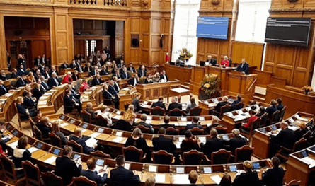 برلمان الدنمارك يوافق على إقامة قواعد عسكرية أميركية