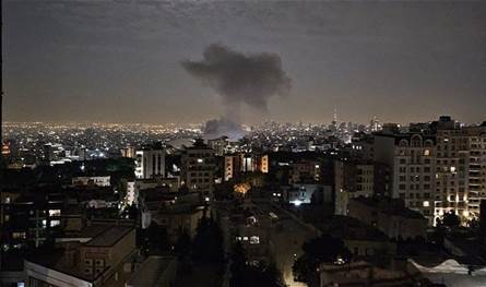 بعد استهدافه في الهجوم الإسرائيلي.. الدخان يتصاعد من موقع نطنز النووي الإيراني (فيديو)