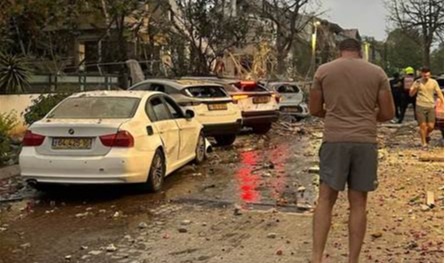 الصواريخ الايرانية تصل جنوب تل ابيب للمرة الاولى.. دمار كبير وسقوط اصابات (فيديو)