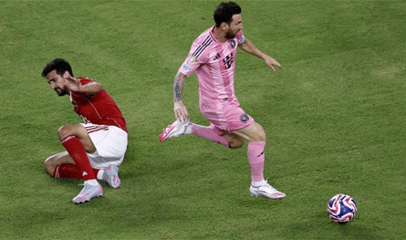 بالصورة.. &quot;يوتيوبر&quot; استفز ميسي خلال افتتاح كأس العالم للأندية