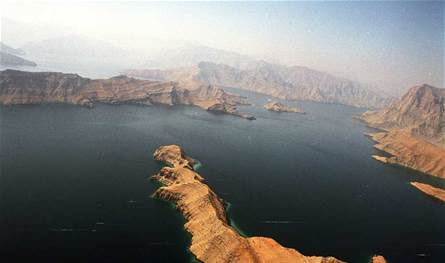 الأنظار تتجه نحو مضيق هرمز... ومخاوف من استهداف الشحن البحري 