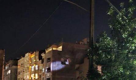 استهداف شقة في منطقة كراج في إيران.. أنباء عن عملية اغتيال