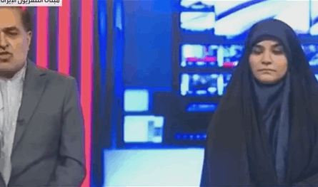 بعد دقائق من القصف.. مذيعة التلفزيون الإيراني تعود إلى عملها (فيديو)