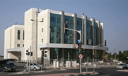 إيران تحذر وتطلب إخلاء قناتين في إسرائيل