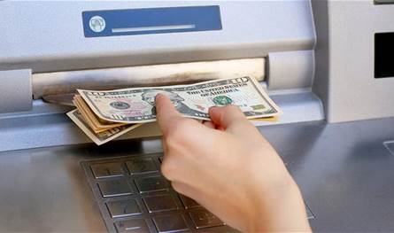 رفع سقف السحوبات إلى 800 و400 دولار.. ماذا وراءها؟ 