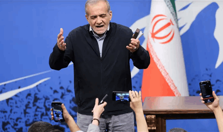 بزشكيان: إيران تتمسك بشرط وقف الحرب للتفاوض