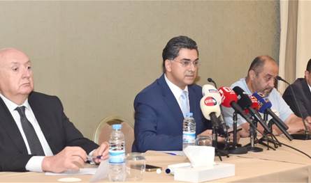 توضيحات متبادلة تنتهي بـ&quot;مؤتمر صحافي&quot; 
