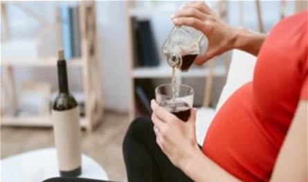 شرب الكحول أثناء الحمل.. خطر يهدد حياة الجنين