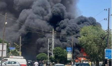 بالفيديو... حريق كبير في رياق والنيران وصلت إلى أحد المنازل