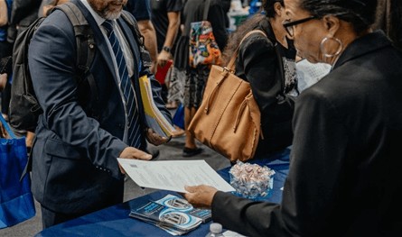 نمو الوظائف الأميركية يتجاوز التوقعات 