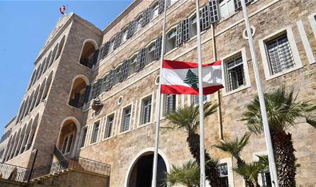 مذكرة بإقفال كافة الإدارات والمؤسسات العامة