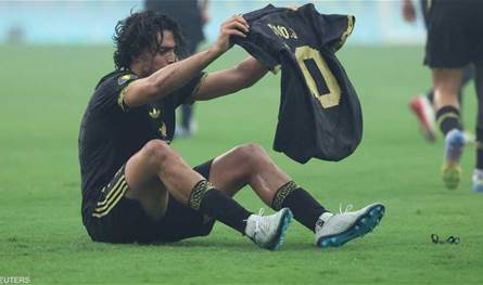 خيمينيز يكرّم ديوغو جوتا في نهائي &quot;الكأس الذهبية&quot;