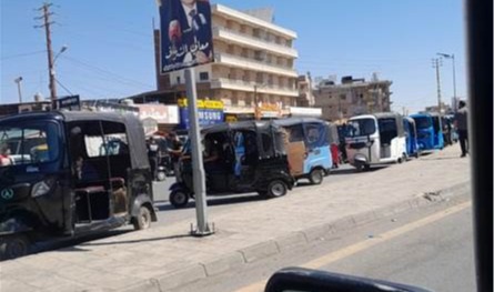 اعتصام لأصحاب التوك توك عند دوار الجبلي في بعلبك