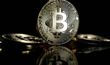 الدولار يلتقط الأنفاس وبيتكوين تقترب من أعلى مستوياتها التاريخية