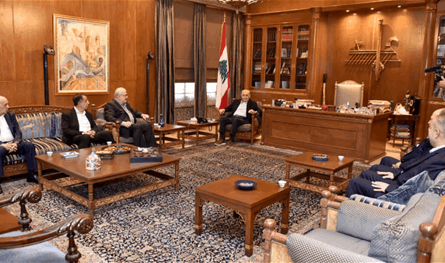 حزب الله بعد زيارة براك: رسائل مزدوجة في مواجهة التصعيد الإسرائيلي