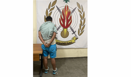 بجرائم سلب وخطف وإطلاق نار.. مطلوب وقع في قبضة الامن