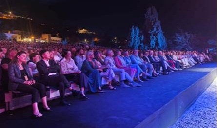 إفتتاح مهرجانات بيت الدين... وتحيّة خاصة للسيّدة فيروز (فيديو)
