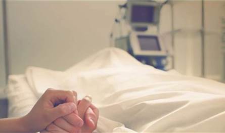 أصيب بتجلطات وزاد وزنه أكثر من 110 كلغ.. فنان شاب يكشف عن إصابته بمرض غريب (صورة)