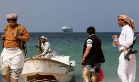 &quot;لحظات مثيرة&quot; للهجوم.. هكذا أغرق الحوثيون &quot;سفينتين&quot; وسط البحر