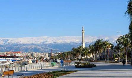 تعضيب وضرب.. هذا ما قام به مواطن على شاطيء المينا في طرابلس