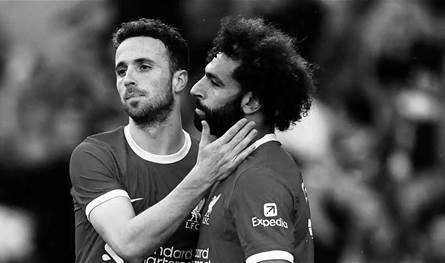 بالفيديو: محمد صلاح مع عائلة الراحل ديوغو جوتا 