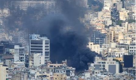 بالصور... هذا سبب الحريق الكبير على طريق مار روكز - الدكوانة