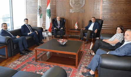 وزير الدفاع بحث دعم القطاع العام واستقبل الأبيض