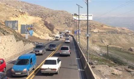 شبان دروز قطعوها عى مفرق فالوغا....زحمة سير خانقة على طريق ضهر البيدر