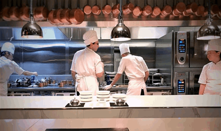 أعلن إفلاس شركاته.. شيف شهير يعيش أياما صعبة