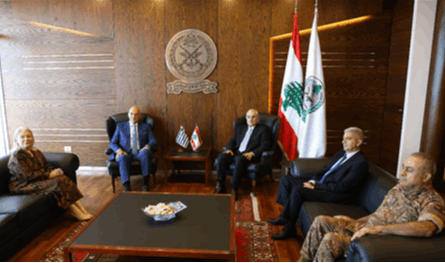 وزير الدفاع عرض مع نظيره اليوناني التحديات الأمنية المشتركة